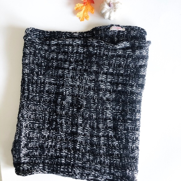 J Crew Infinity Scarf Black & White - Picture 4 of 4